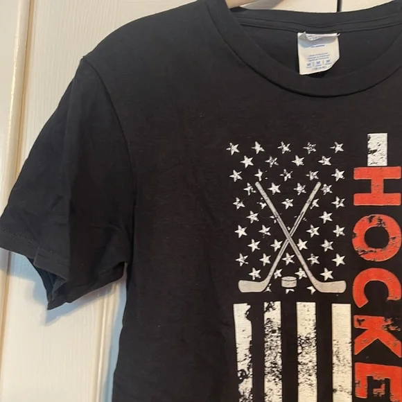 Port & Company Hockey short sleeve shirt with flag NWOT size medium - Picture 4 of 7